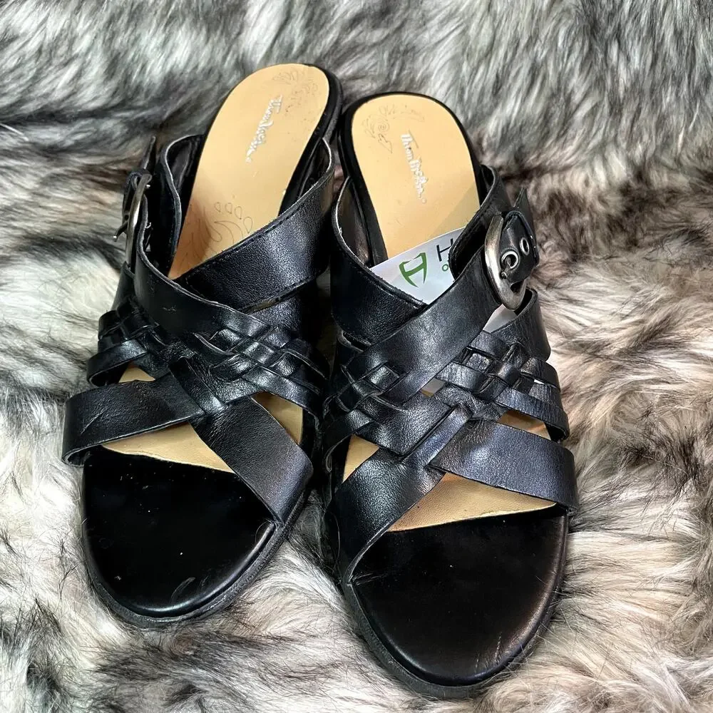 Thom McAn Women's Black Leather Wedge Sandals Size 7 flat bottom open toe